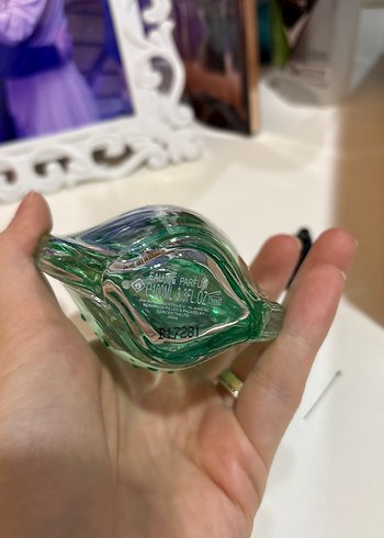 Yeşil Şişeli Kadın Parfümü - Görsel 2