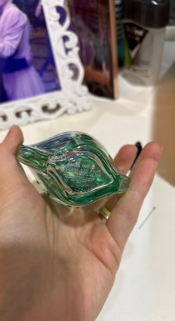 Yeşil Şişeli Kadın Parfümü - Görsel 2
