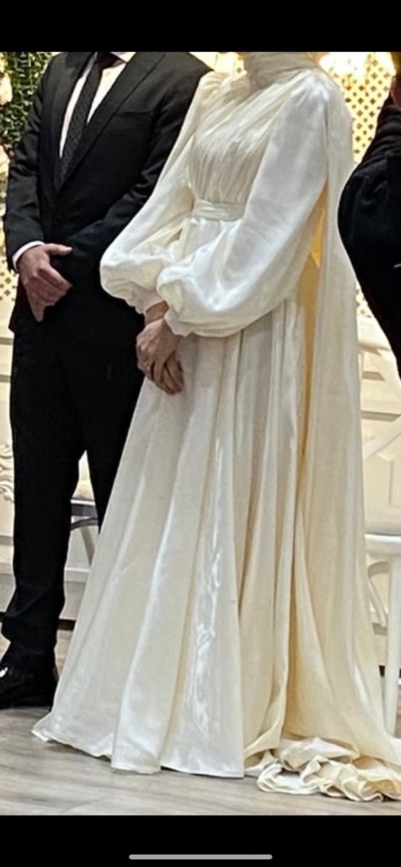 Drapeli Beyaz Uzun Tesettür nişan elbisesi - Görsel 4