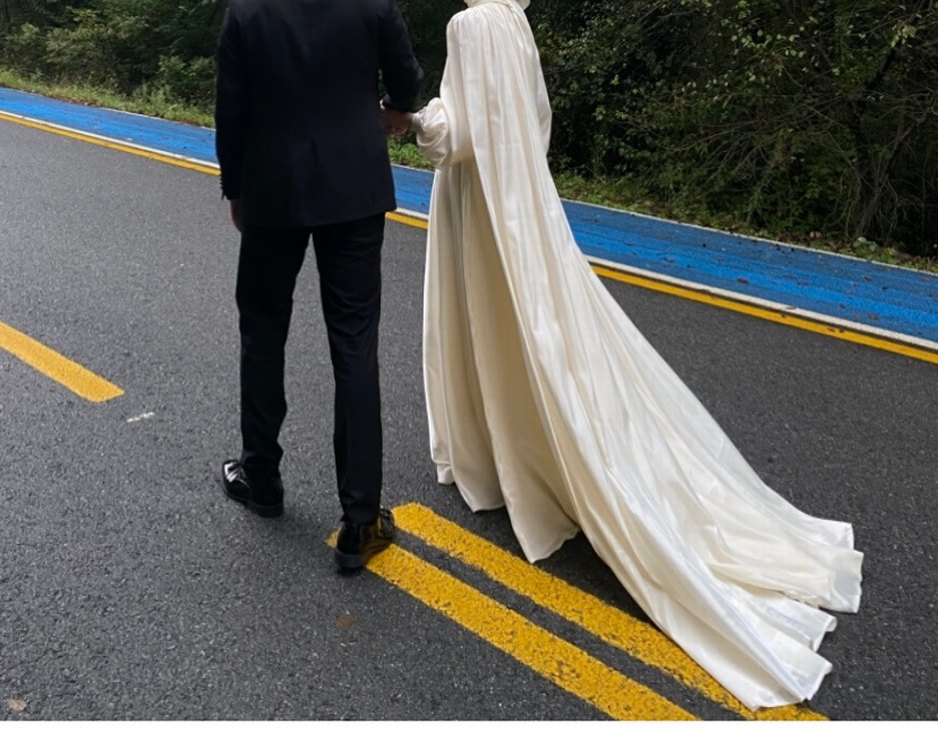 Drapeli Beyaz Uzun Tesettür nişan elbisesi - Görsel 2