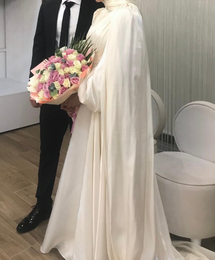 Drapeli Beyaz Uzun Tesettür nişan elbisesi - Görsel 3