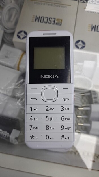 Nokia 1100 tuşlu telefon
