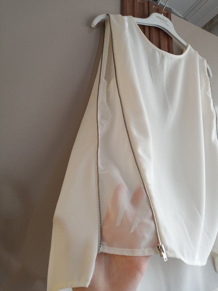 Beyaz Kolsuz Kadın Bluz - Görsel 2