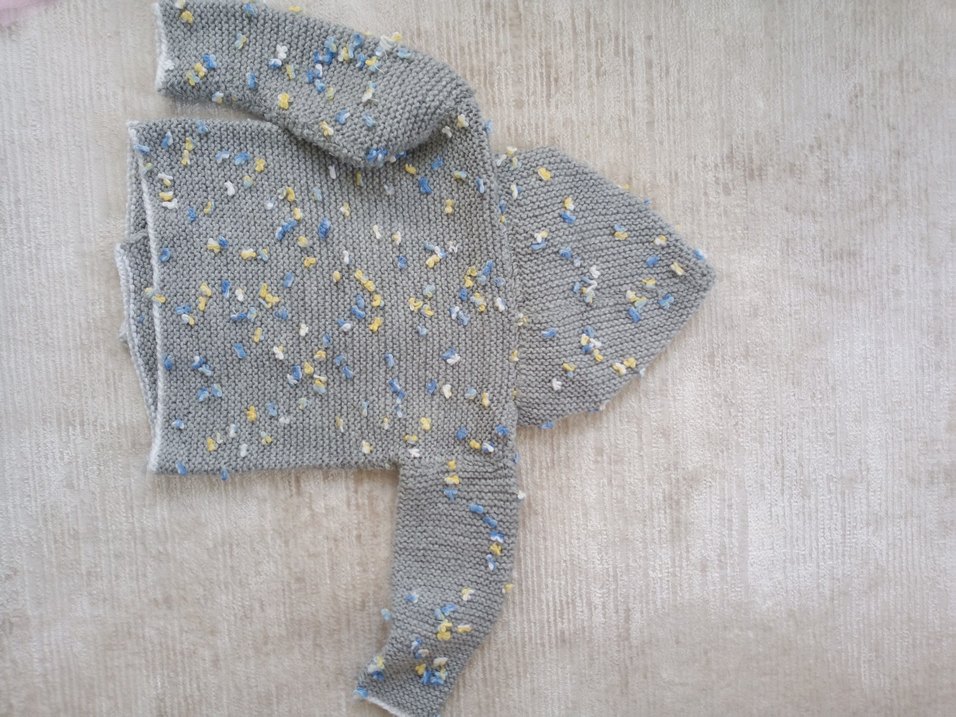 El örmesi Kapüşonlu Gri Triko Cocuk Hırkası - Görsel 3