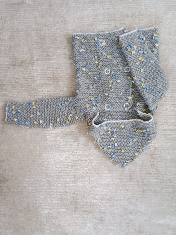 El örmesi Kapüşonlu Gri Triko Cocuk Hırkası - Görsel 2