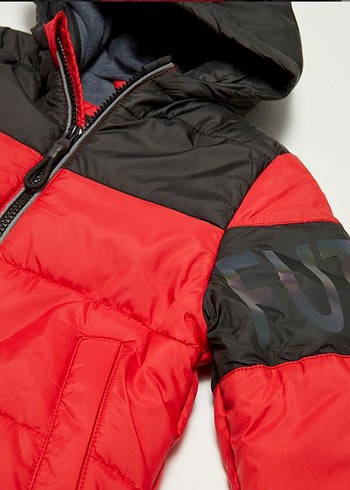 Kırmızı Kapüşonlu Erkek Çocuk Mont - Görsel 2