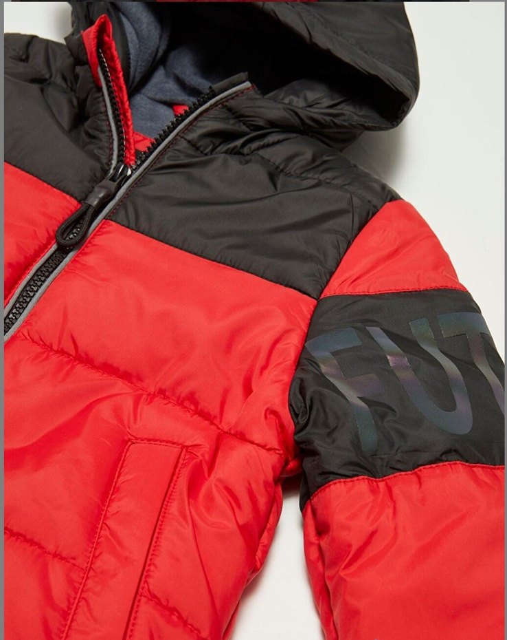 Kırmızı Kapüşonlu Erkek Çocuk Mont - Görsel 2