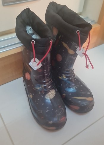 Çocuklar için Çok Renkli Desenli Kauçuk Botlar - Görsel 4