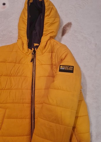 Sarı Kapüşonlu Erkek Çocuk Mont - Görsel 3