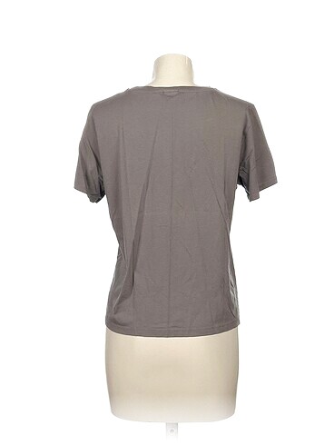m Beden Diğer T-shirt %70 İndirimli.