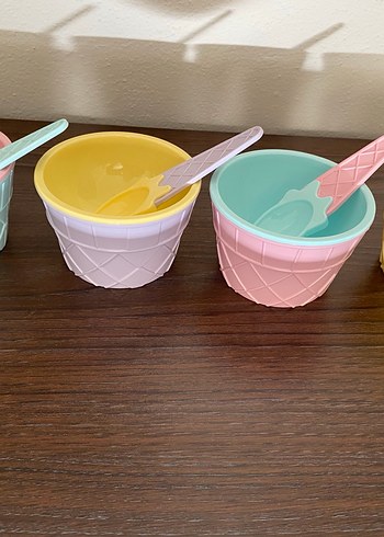 Pastel Renkli Plastik Dondurma Kasesi ve Kaşığı - Görsel 2