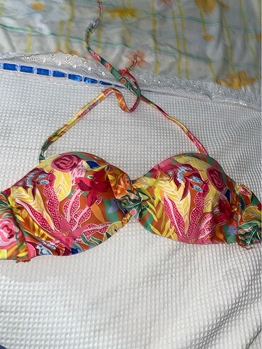 Penti penti bikini üstü