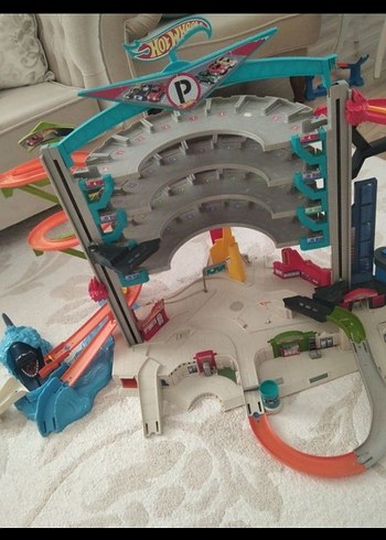 Hot Wheels Ultimate Mega Garaj Seti