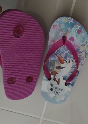 LC Waikiki Renkli Parlak Disney Kız Terlikleri