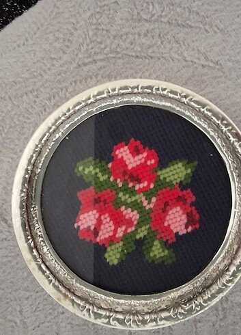 Beden Alman malı.Goblen petit point tabak.Antika metal obje.4 adet