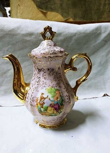 Vintage İtalyan damgalı altın varaklı çay potu.