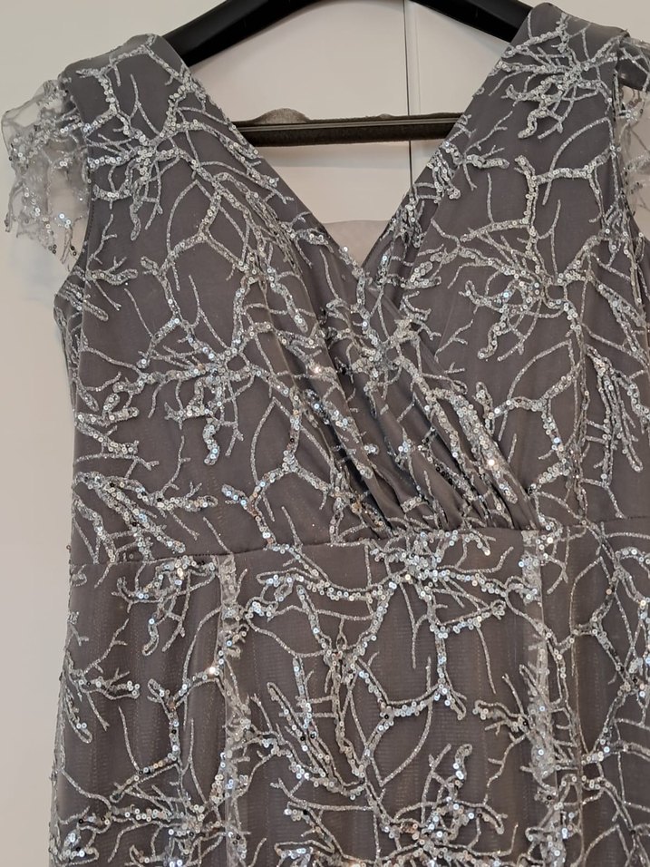 Dantel Detaylı Gri V Yaka Uzun Kadın Elbise - Görsel 3