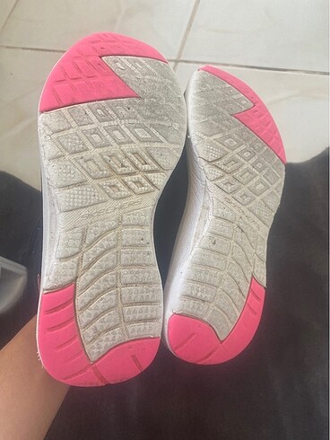 31 Beden Skechers çocuk spor ayakkabı