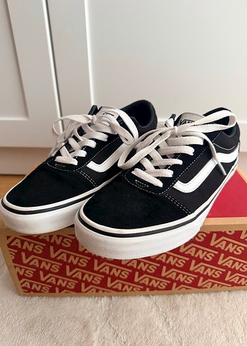 Vans Siyah Bağcıklı Kadın Spor Ayakkabı - Görsel 2