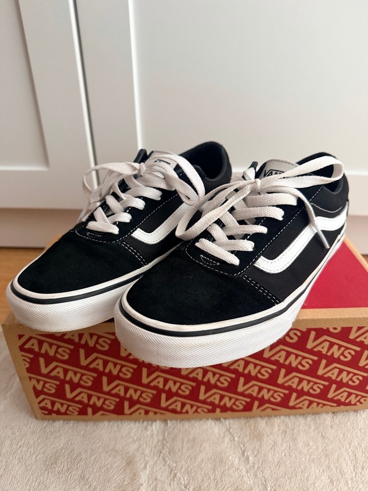 Vans Siyah Bağcıklı Kadın Spor Ayakkabı - Görsel 2