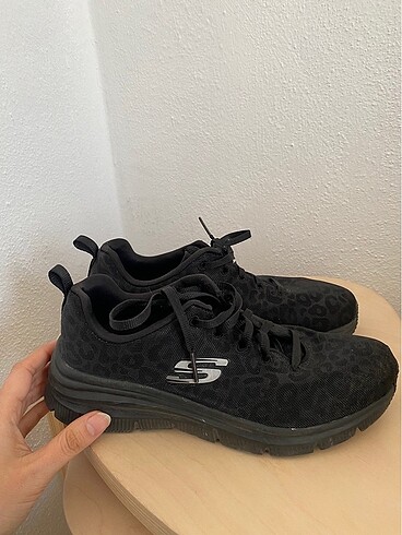 Skechers leopar spor ayakkabı