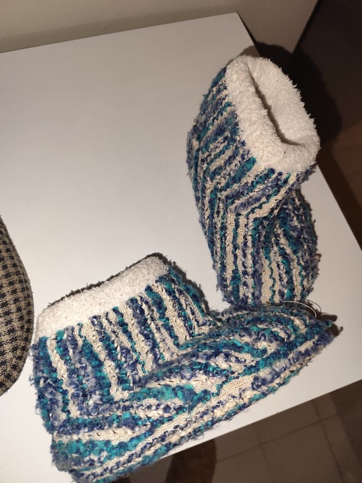 Kızlar için Renkli Bağlama Desenli Örgü Terlik - Görsel 2