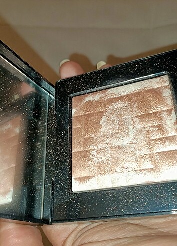 Bobbi Brown Bobbi Brown highlighting powder. Orjinal