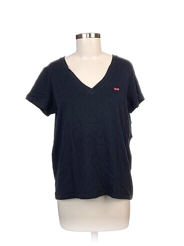 Levis T-shirt %70 İndirimli.