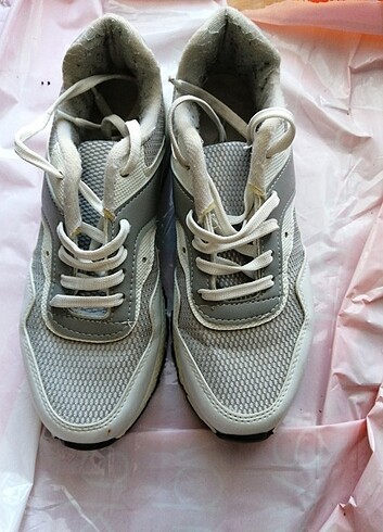 Spor ayakkabı beyaz