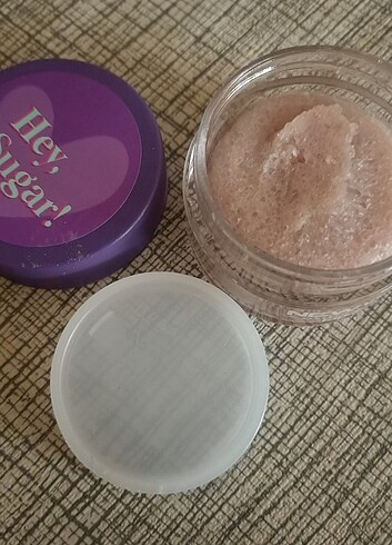 Böğürtlen aromalı dudak peelingi 