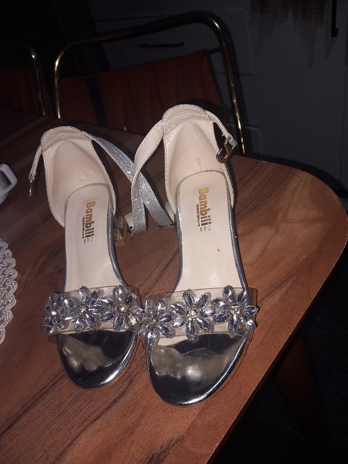 Gri Çiçekli Tokalı Kadın Topuklu Ayakkabı - Görsel 2