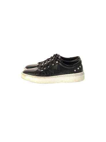 PreLoved Spor Ayakkabı %70 İndirimli.