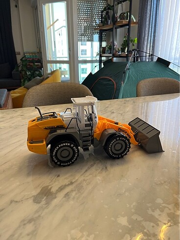 Oyuncak iş makinası kepçeli dozer