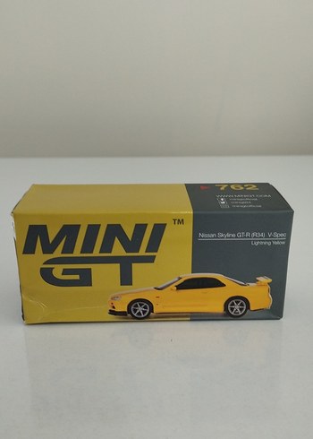 Mini GT Sarı Nissan Skyline GT-R 34