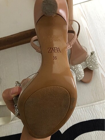 Zara Zara parlak taşlı fiyonklu sandalet