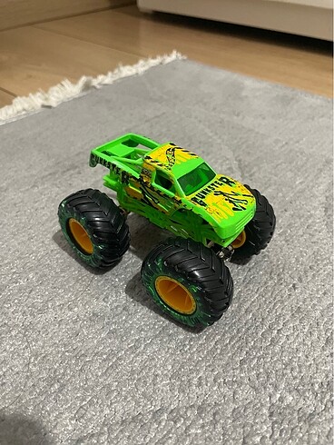  Monster Trucks