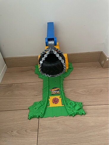 Hotwheels Monster Trucks Lastik Parkuru