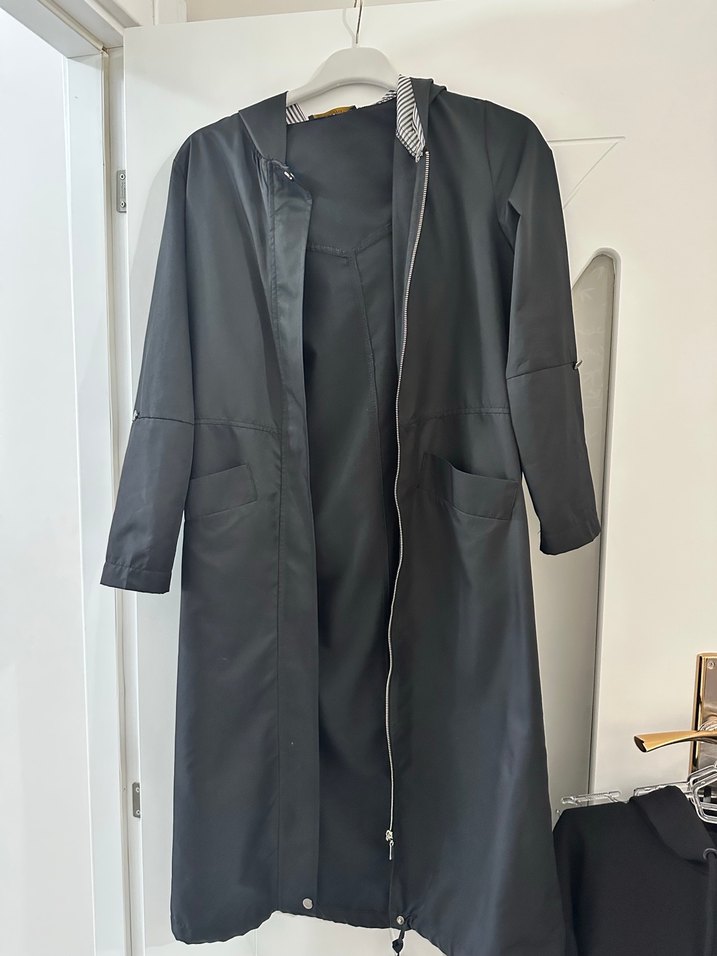 Kadın Siyah Uzun Fermuarlı Yağmurluk - Görsel 2