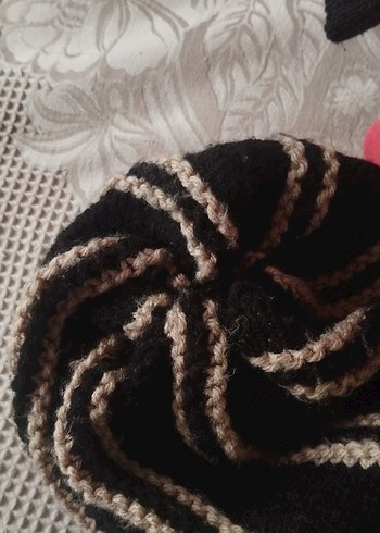 Kadın siyah çizgili örgü bere - Görsel 4