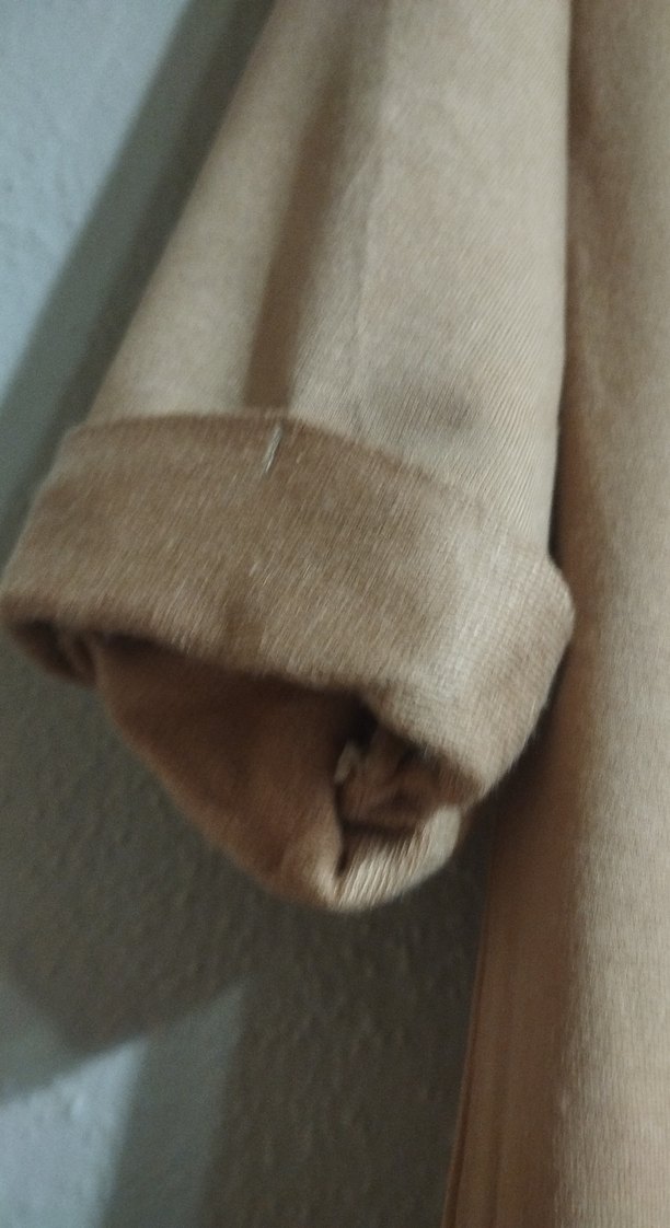 Bej Süet V Yaka Kadın Tişört - Görsel 2