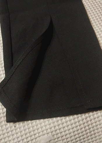 Siyah Kadın paça kısımlarından yırtmaçlı kadın pantolon - Görsel 2