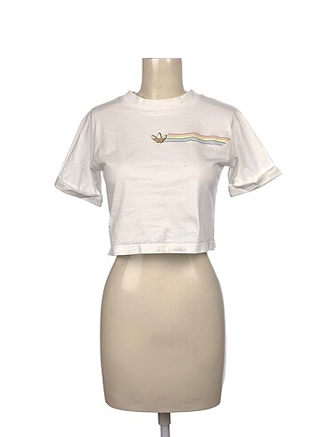 Adidas T-shirt %70 İndirimli.
