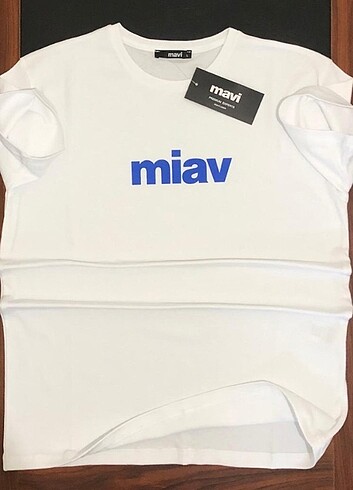 Beyaz renk miav mavi marka t-shirt 