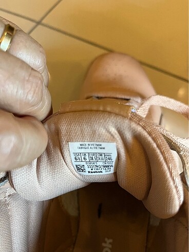 Reebok spor ayakkabı orjinal kızım bir iki kez giydi - Görsel 6