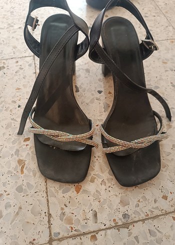 Diğer Siyah Tokalı Stiletto