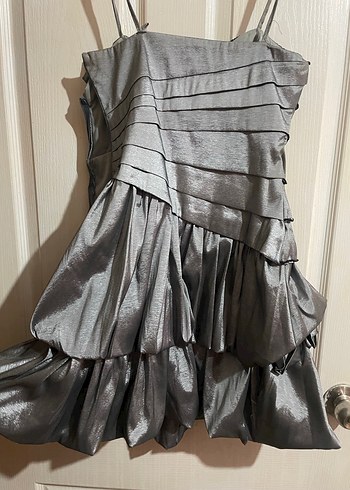 Gri ip askılı kısa abiye - Görsel 3