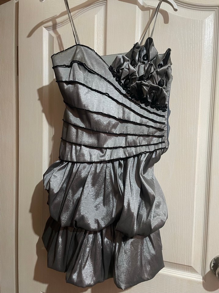 Gri ip askılı kısa abiye - Görsel 2