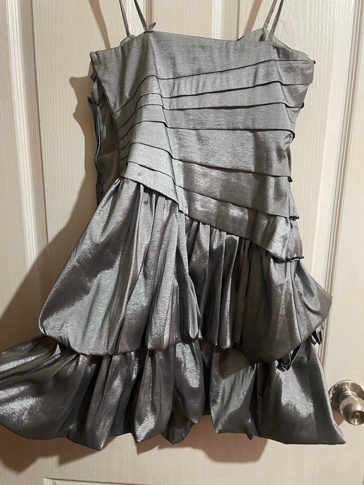 Gri ip askılı kısa abiye - Görsel 3