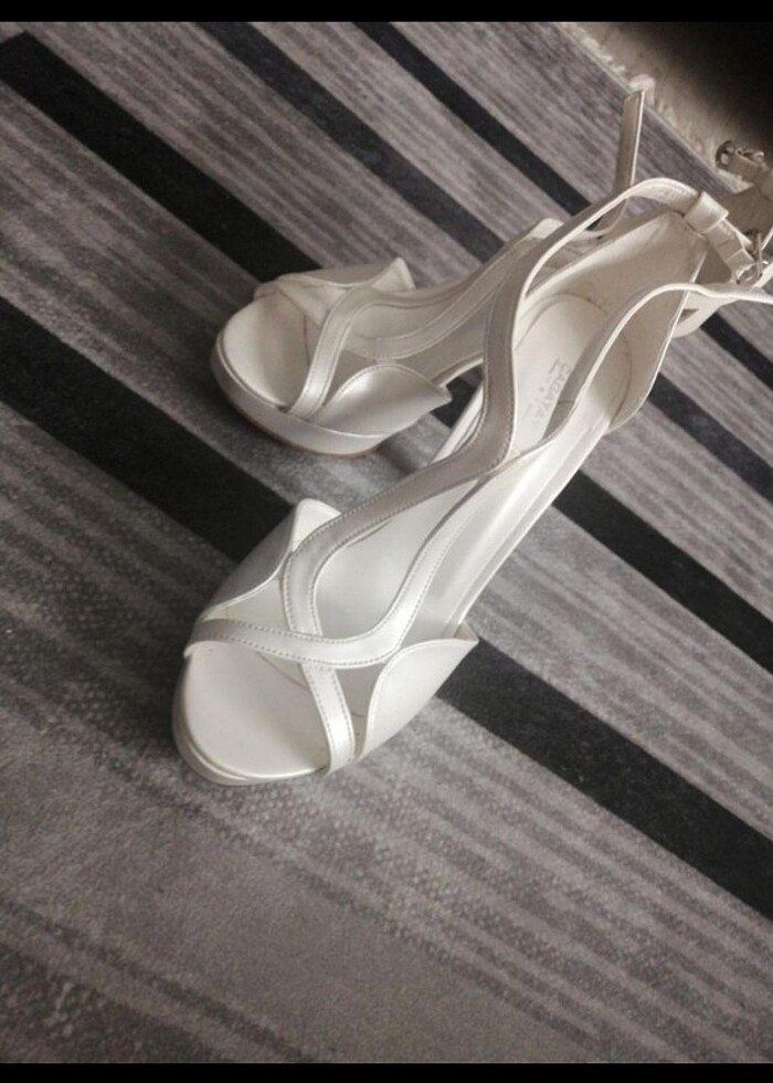 Topuklu ayakkabı - Görsel 3