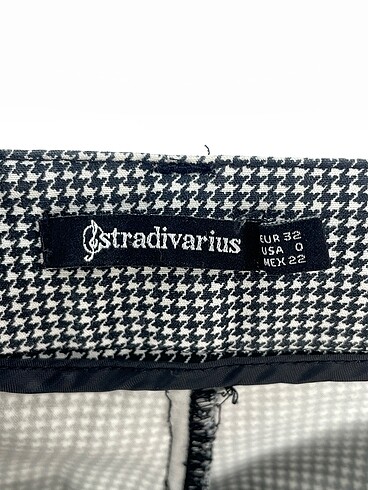 32 Beden çeşitli Renk Stradivarius Düz Kesim %70 İndirimli.